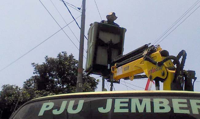 Dinas Cipta Karya Jember Protoli PJU Ilegal Grenden