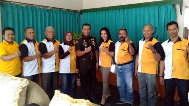 Ketua Pelaksana Porprov Indhi Naidha dan Pengurus Koni Jember usai audiensi bersama Dandim 0824 Jember. (ist)