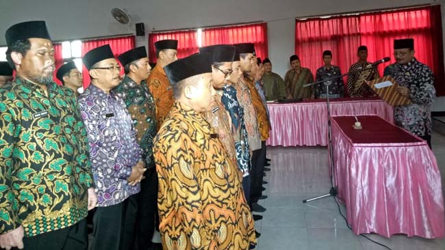 Puluhan Kepala Kantor Urusan Agama (KUA) dilantik oleh Kepala Kantor Kemenag Jember