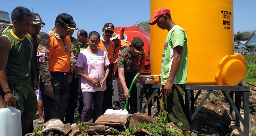 Hadapi Kemarau Panjang, BPBD dan PDAM Jember Salurkan Air Bersih