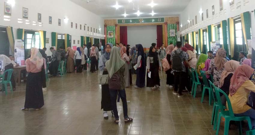 Jobseeker memadati Aula Secaba pada acara Job Fair 2019 Jember. (Kj1)