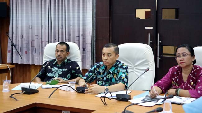 Rapat koordiasi bersama Panitia Waton 2019 Di Aula Pemkab Jember, Anas Ma'ruf (batik Hijau). (ist)