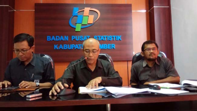 RILIS : Kepala BPS Jember Ir. Arif Joko Sutejo dalam Press Release bulan Juni. (IST)