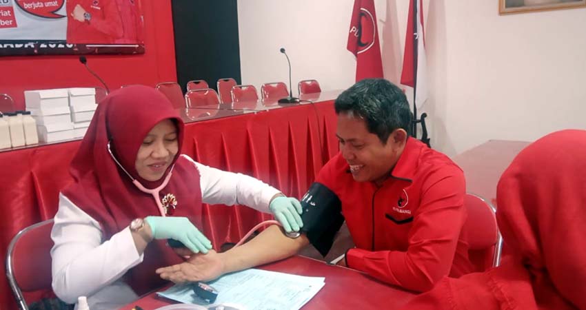 Peringati Hari Pahlawan dan Guru, DPC PDI Perjuangan Jember Gelar Donor Darah