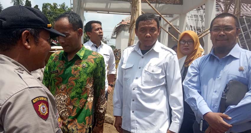 Baru Selesai Renovasi Habiskan 2 M, Atap Kantor Kecamatan Jengawah Tiba-tiba Ambruk