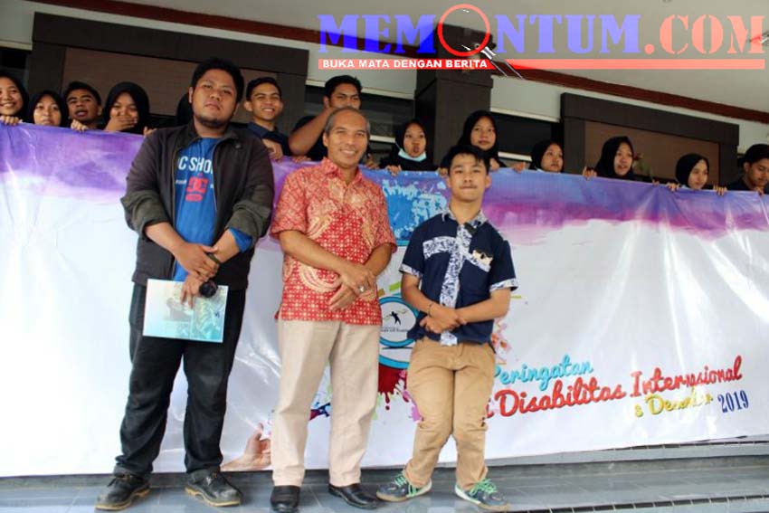 Pegiat komunitas sahabat difabel Universitas Jember (Unej) saat ditemui Rektor Moh Hasan di Gedung Rektorat. (kj1)