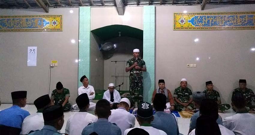 Komandan Kodim 0824 Jember Letkol Inf La Ode M Nurdin memberikan sambutan kepada siswa-siswi. (ist)