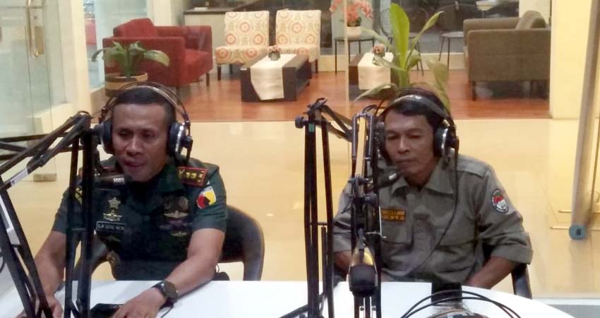 Dandim 0824 saat dialog interaktif di RRI Jember. (Kj1)