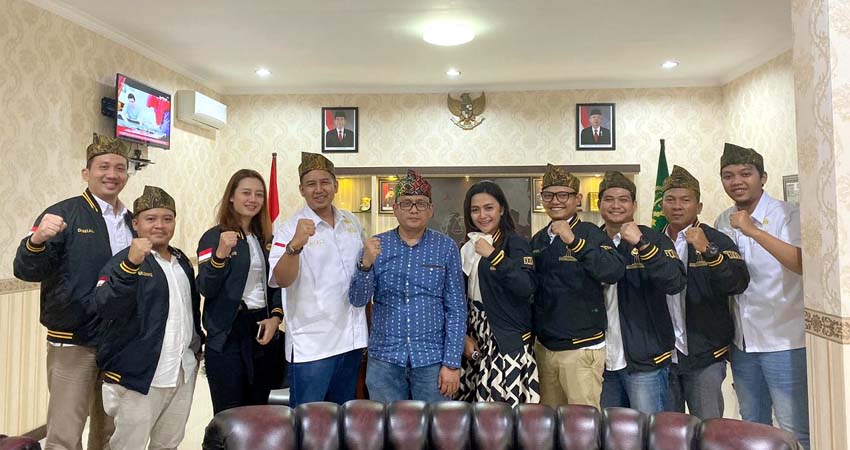 Pengurus BPP dan BPC Hipmi Jember bersama Kepala Kejaksaan Negeri Jember. (ist)