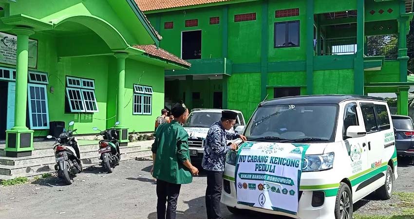 Persiapan pengiriman bantuan di PCNU Kencong. (rir)