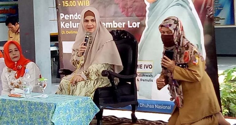 Pendakwah Astri Ivo, Ajak Perempuan Bersinergi Bersama Suami - Memontum