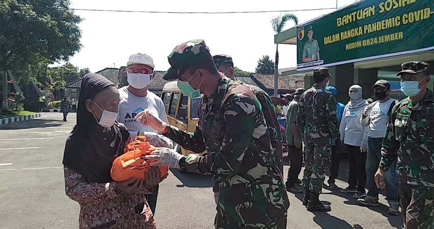 Kurangi Beban Terdampak Covid - 19, Kodim Bersama APERSI Bagikan Sembako