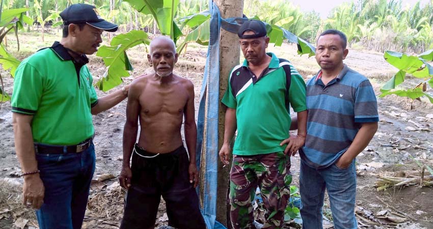 Kades Sumberrejo Bagikan Sembako untuk Warga Pinggir Hutan