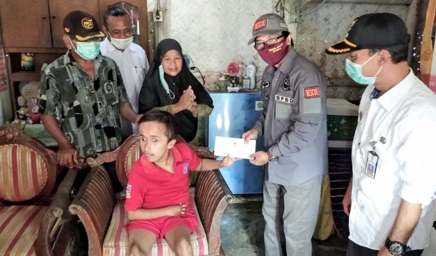 Wabup serahkan bantuan kepada difabel berat (bud)