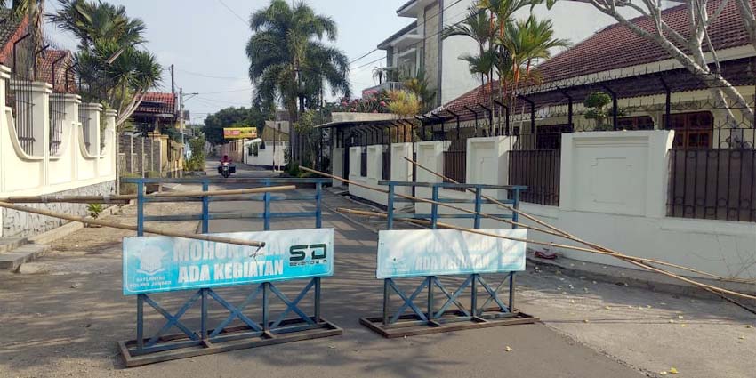 Diduga Terpapar Covid-19, Warga Tutup Akses Menuju Rumah Seorang Camat