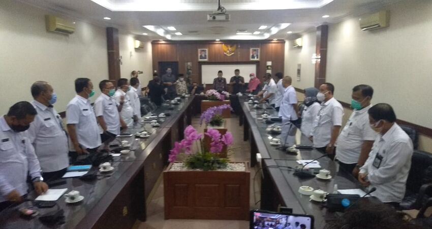 Para camat di Jember mengucapkan netralitas pada Pilkada 2020 didepan Komisi A DPRD Jember.