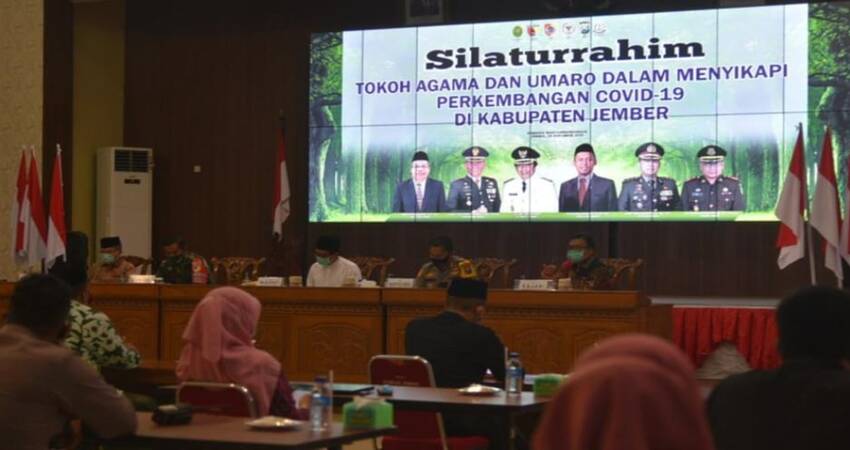 Rapat terbatas antara Pemkab Jember bersama sejumlah tokoh agama Kabupaten Jember di Pendapa Wahyawibawagraha.