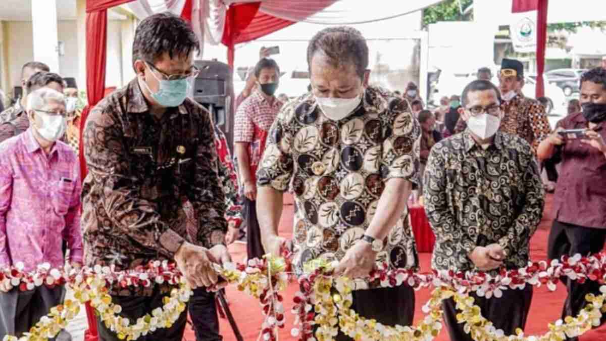 Bupati Jember Resmikan Outlet dan Gedung Baru Koperasi KPRI Unej