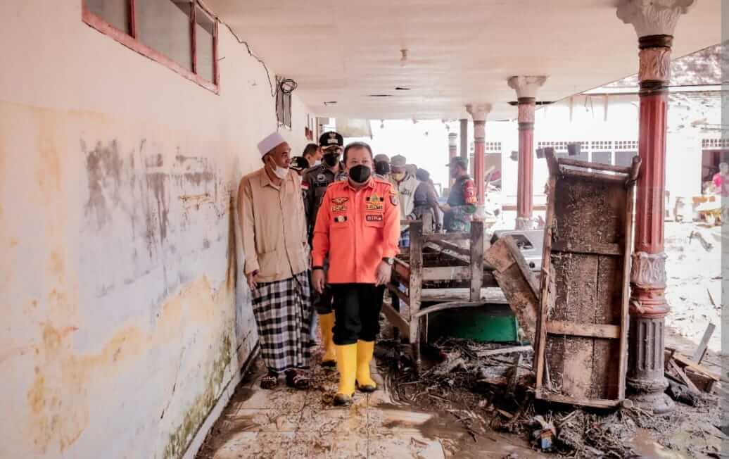 Bupati Jember Tinjau Ponpes yang Terdampak Musibah Banjir