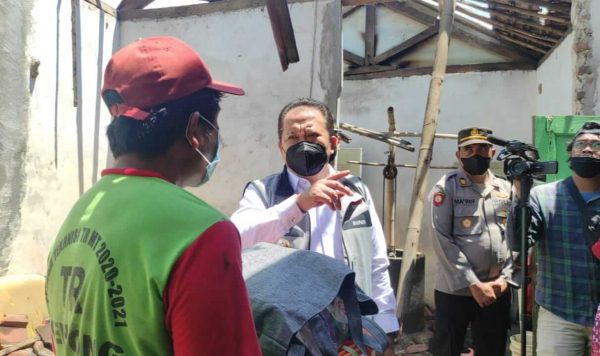 38 Rumah Teridentifikasi Rusak Akibat Guncangan Gempa, Bupati Jember Langsung Cek Lapangan dan beri Bantuan