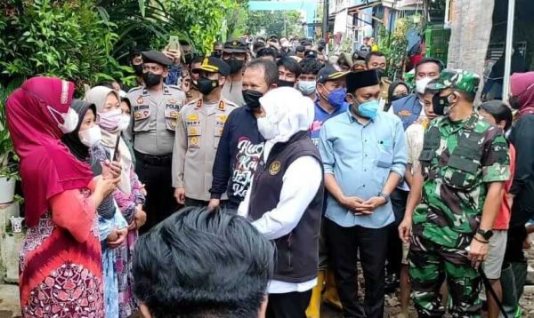 Kunjungi Wilayah Terdampak Banjir di Jember, Gubernur Khofifah Ingatkan Fenomena La Nina