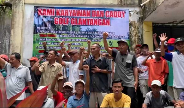 Puluhan Caddy dan Karyawan Lapangan Golf Glantangan Wadul Bupati Jember