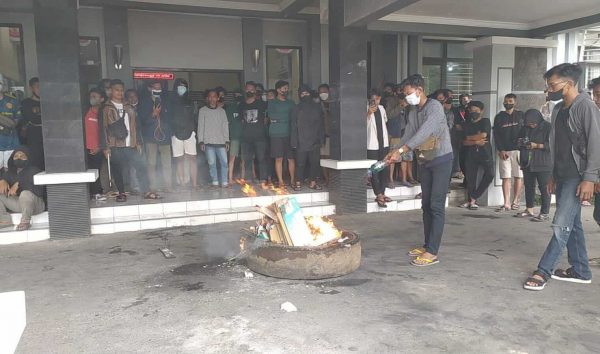 Lima Terluka dan Satu Orang Dilaporkan Kritis, Akibat Bentrok Mahasiswa UIN KHAS Jember dengan Pihak Keamanan Kampus dan Warga