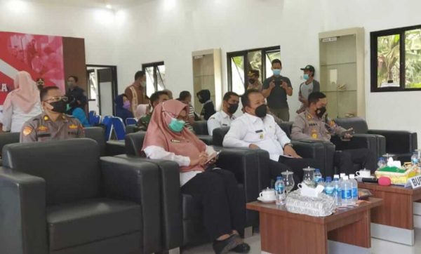 Zoom Meeting dengan Kapolri, Bupati dan Kapolres Jember Tinjau Vaksinasi di Kecamatan Panti