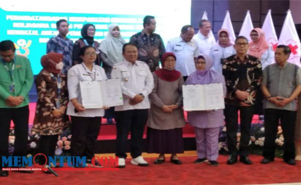 Hadiri Giat Donor Darah, Bupati Jember Serahkan Hibah Bantuan Mobil dan Beri Reward Puluhan Mitra PMI