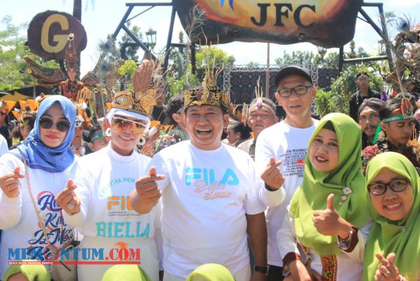 Sulap RTH Arjasa, Bupati Hendy Luncurkan Kampung Kreatif Jember Fashion Carnaval