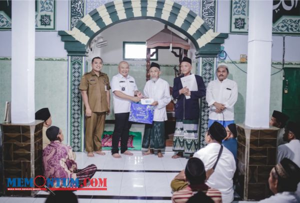 Hari Pertama J-Berbagi, Bupati Hendy Kunjungi Kecamatan Puger dan Wuluhan serta Serahkan Bantuan