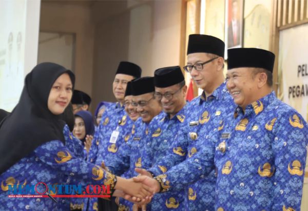 Lantik Ratusan Nakes yang Lolos Seleksi PNS Jember, Bupati Hendy Berharap Masalah Kesehatan Tertangani