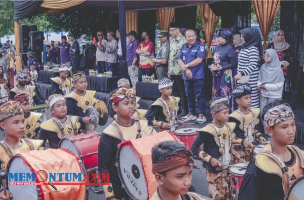 Berangkatkan Parade Drumband Hardiknas 2023, Bupati Hendy Minta Masyarakat Jember Turut Sukseskan Asian Music Games